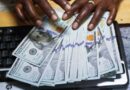 El dólar apunta a su tercera victoria semanal mientras traders refuerzan apuestas bajistas
